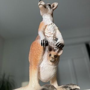 Kangaroo with Joey by Schleich